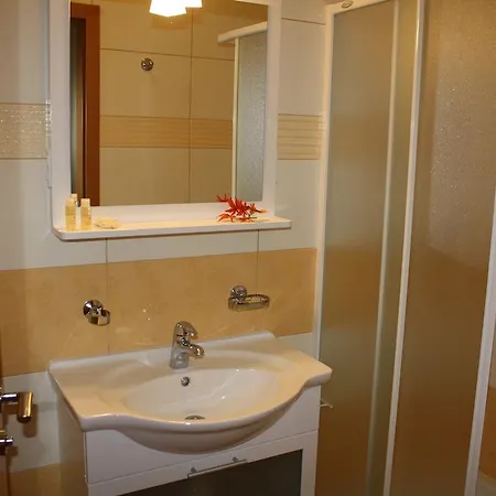 Guest house Letalisce
